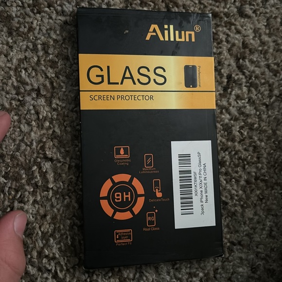 6 screen protectors for 30 or one for 5 - Picture 2 of 3